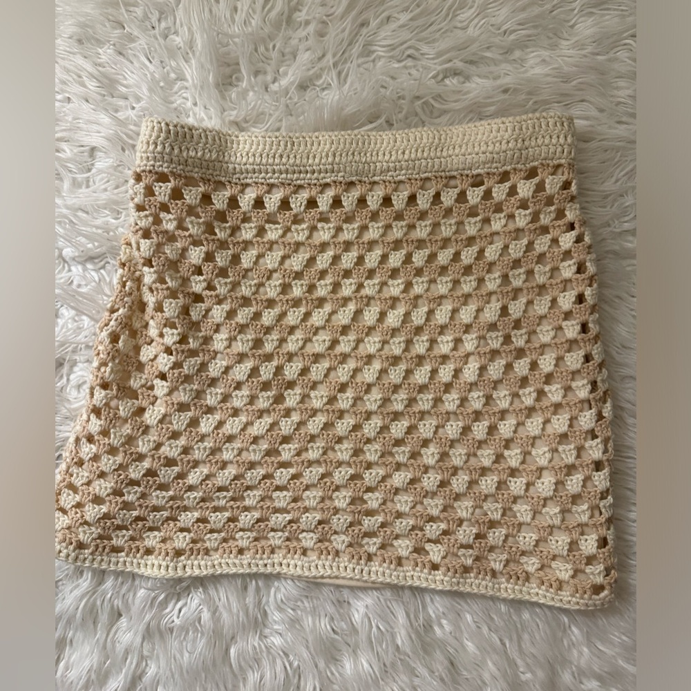 Big water blue sky Crochet mini skirt in cream size Small